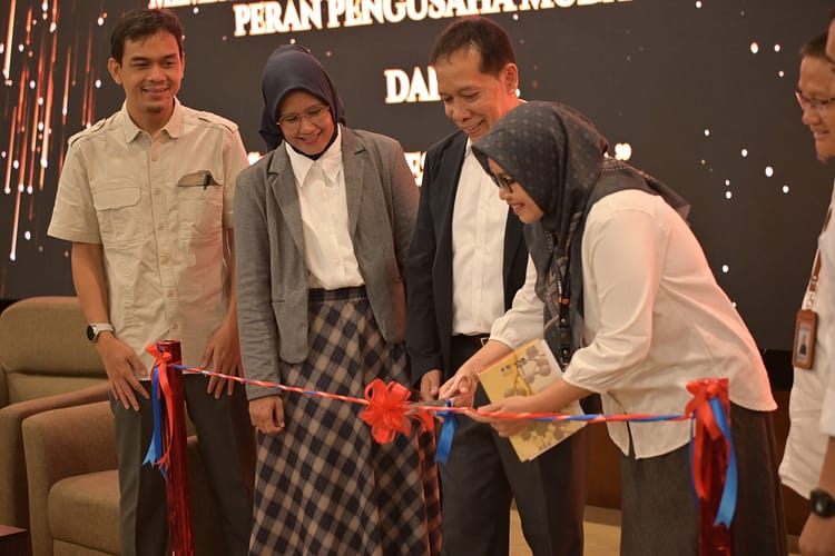 Gunting Pita sebagai pertanda Dies Natalis SI resmi dibuka